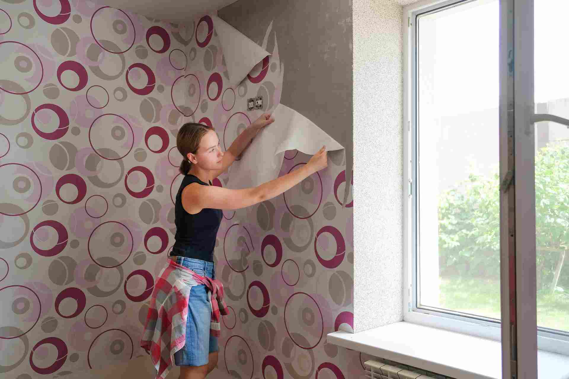Renueva tus paredes con papel mural: Guía completa de instalación, tipos y cuidados
